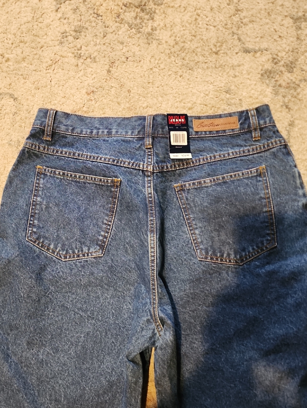 Bill Blass Denim Capri Easy Fit Jeans - Medium Wash - Size 14 NWT 22" Inseam